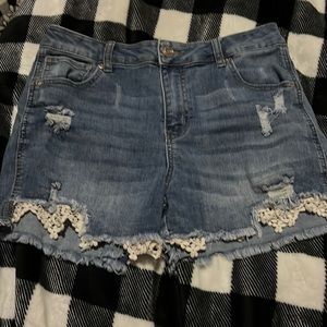 Cute shorts, Maurice’s, mid-rise. Stretchy material. Rips and floral.